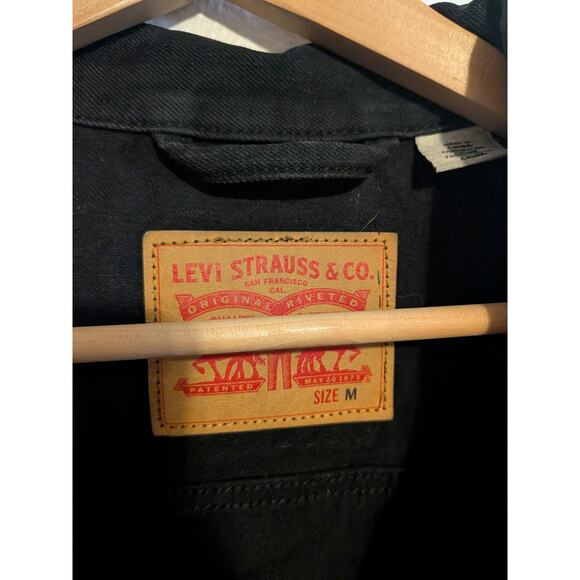 Black Levi's denim jacket with patch size medium 100% cotton - Picture 3 of 9